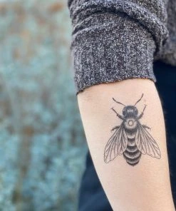 NatureTats Big Bee Temporary Tattoo Body